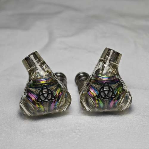 99％新彩虹抽象神耳機 HIFI 監聽入耳式三動圈三相神