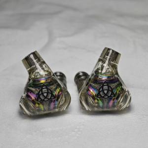99％新彩虹抽象神耳機 HIFI 監聽入耳式三動圈三相神
