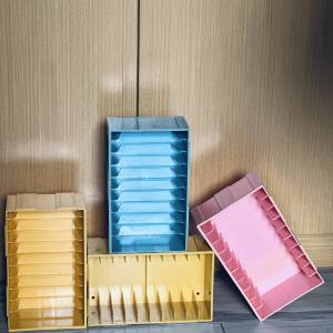 出售80年代cassette收納盒4個，每個可放十盒，可合併或散放，每個可放十盒帶，一套4...