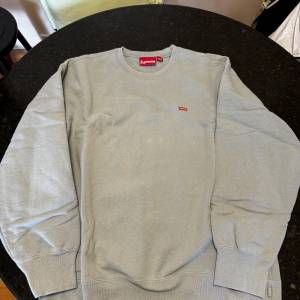 99% New Supreme  Small Box Crewneck Light Slate FW22 日本行貨