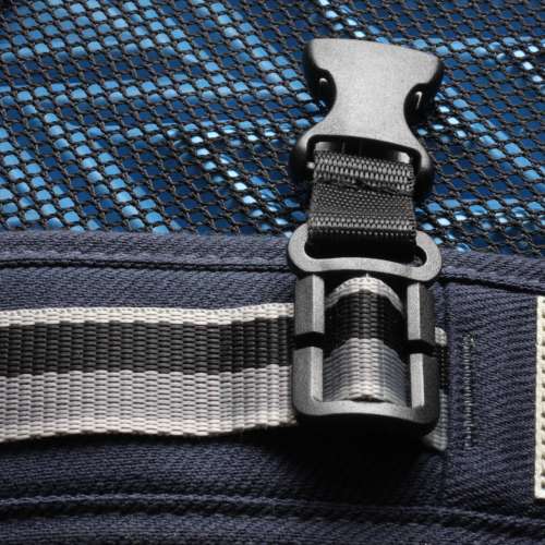 Crumpler Karachi Outpost Small來自澳洲著名設計師，手工精緻帆布背囊，袋細容量大...