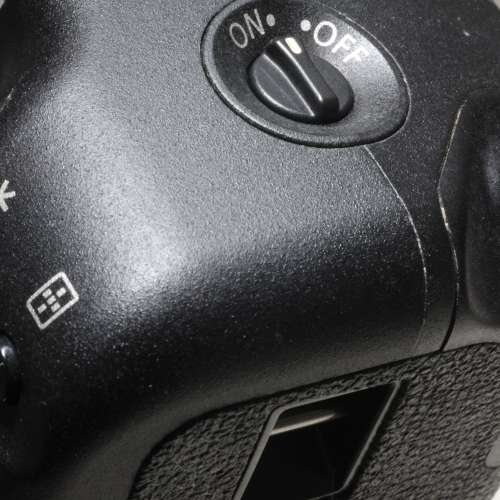 Canon5D 2專用直度(BG-E6)連電池匣(BGM-E6)及原庒外盒，實用好用，令外型改變,成部...