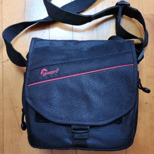 Lowepro（Even Messenger 100)