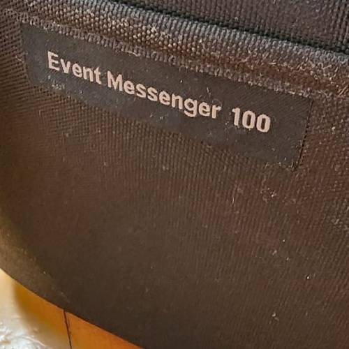 Lowepro（Even Messenger 100)