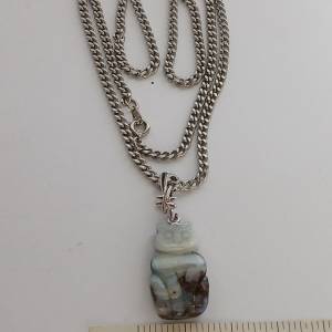 澳洲蛋白石opal原石雕刻貓吊咀，30x15x7mm,純銀鉤，配24寸不銹鋼頸鏈。no.D27.5.25