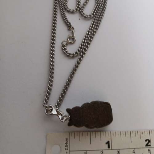 澳洲蛋白石opal原石雕刻貓吊咀，30x15x7mm,純銀鉤，配24寸不銹鋼頸鏈。no.D27.5.25