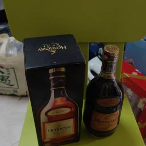 Hennessy vsop cognac 700ml,歲月舊酒，收藏多年，清位出售$2200