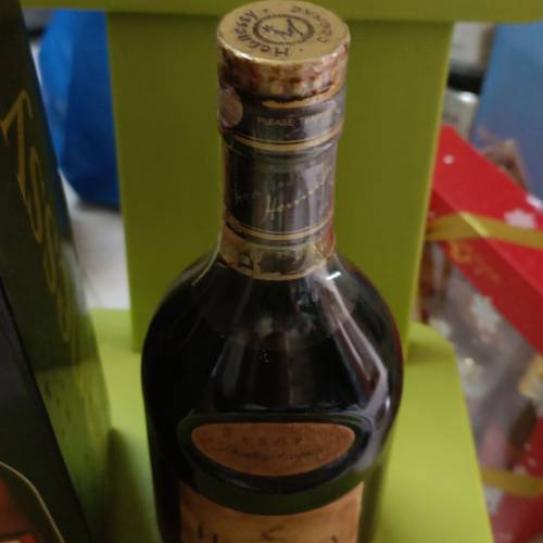 Hennessy vsop cognac 700ml,歲月舊酒，收藏多年，清位出售$2200
