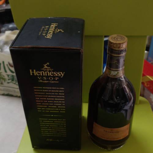 Hennessy vsop cognac 700ml,歲月舊酒，收藏多年，清位出售$2200