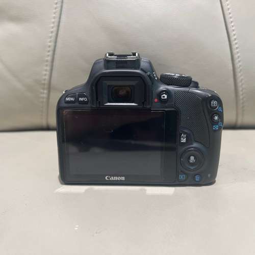 Canon EOS 100D Kit (DSLR camera)