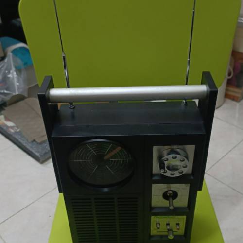 三部古董收音機及cassette 機，全部存放已久，不包正常，只合收藏或拍攝和維修者，...