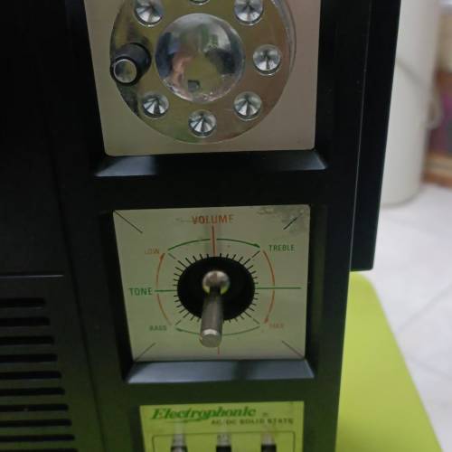 三部古董收音機及cassette 機，全部存放已久，不包正常，只合收藏或拍攝和維修者，...