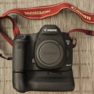 Canon 5D Mark III body & BG-E11 Battery grip