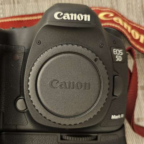 Canon 5D Mark III body & BG-E11 Battery grip