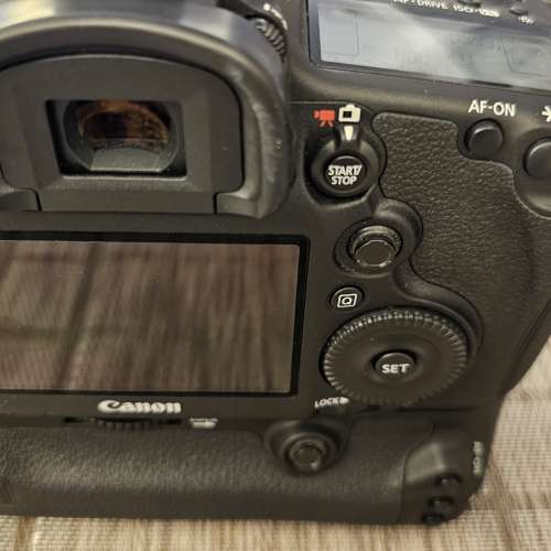 Canon 5D Mark III body & BG-E11 Battery grip