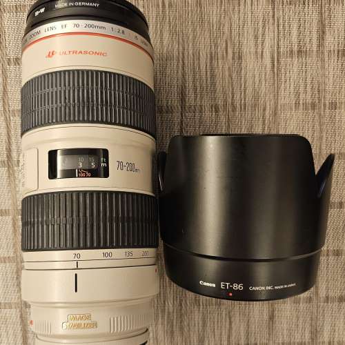 Canon EF 70 - 200mm  F2.8 IS USM