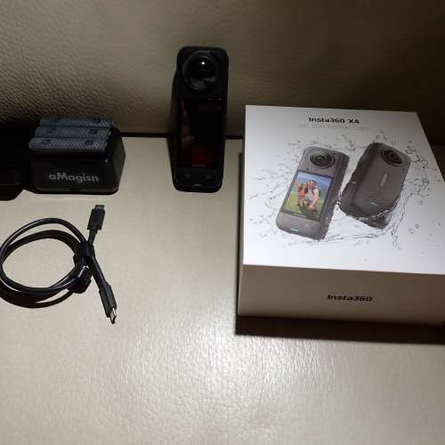 Insta360 x4 + 3x 後備電池 + 充電器 + 胸帶 + lens cover + 多功能保護邊框 + 控溫...