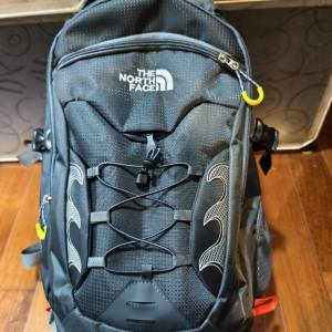 95% new 50L 深灰色背包 網上買的，只用過幾次，覺得稍為大了些，故出讓