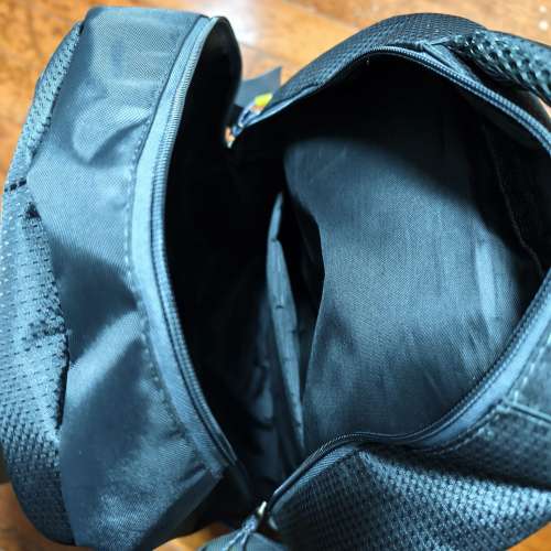 95% new 50L 深灰色背包 網上買的，只用過幾次，覺得稍為大了些，故出讓