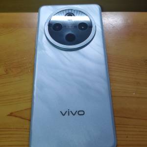 vivo y300 pro+     9成新   12gb+512