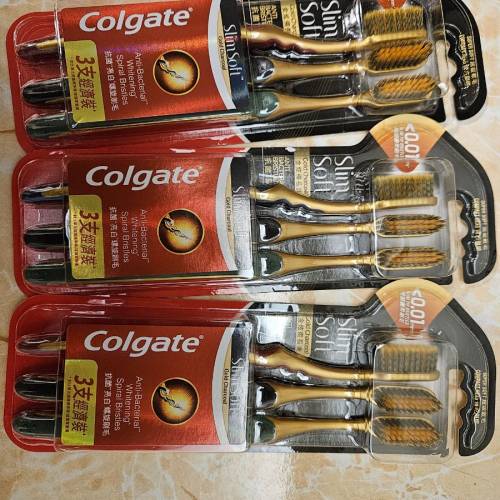 最新高露潔多功能牙膏，$100／5支，買满十支送一套牙刷。全部新貨，有效期至2028年