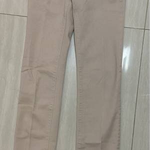Levi’s 312 ShapingSlim 牛仔褲