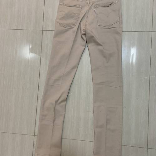 Levi&rsquo;s 312 ShapingSlim 牛仔褲