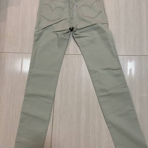 Levi&rsquo;s 312 ShapingSlim 牛仔褲