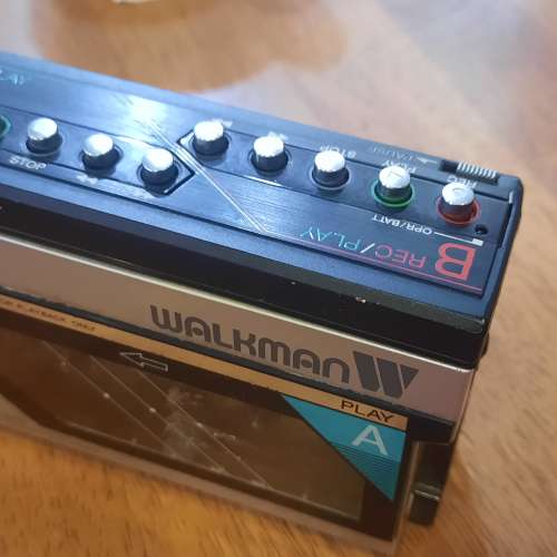 Sony Walkman 雙卡式，能播。