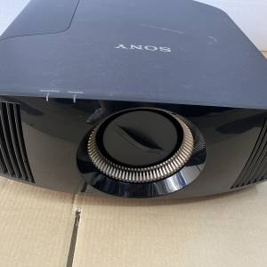 類型:	商用投影機 亮度 (ANSI流明):	1700 輸出解像度:	4096 x 2160
