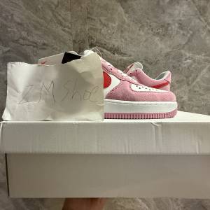 Nike Air Force 1 07 qs情人節限定