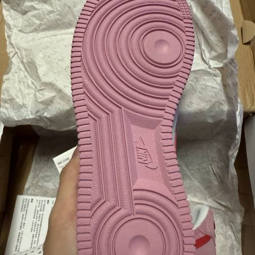 Nike Air Force 1 07 qs情人節限定