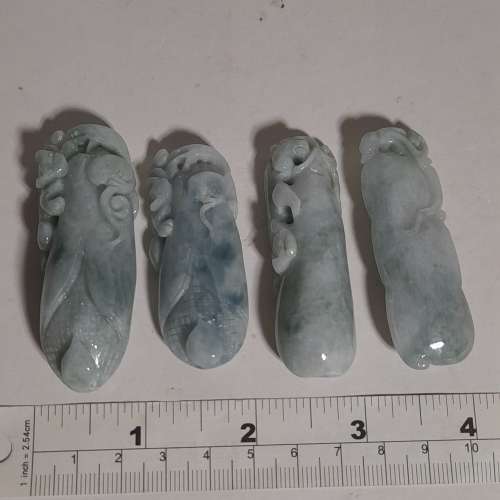 一手四個翡翠A玉粟米/福果吊墜，有色圓滑好水頭，共售五百元。單一個二百元。no.31...