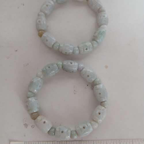 翡翠A玉手串，10粒15 mm 路路通間8mm圓珠，亦可作diy材料,    單一條300元兩條500...