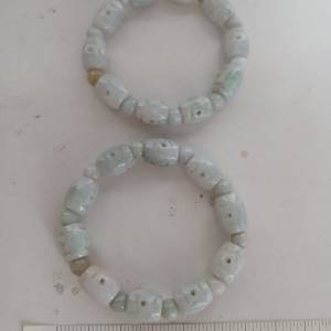 翡翠A玉手串，10粒15 mm 路路通間8mm圓珠，亦可作diy材料,    單一條300元兩條500...