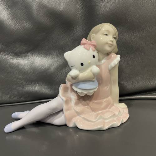絕版西班牙hand made Nao by Lladro Hello Kitty Porcelain Figurine