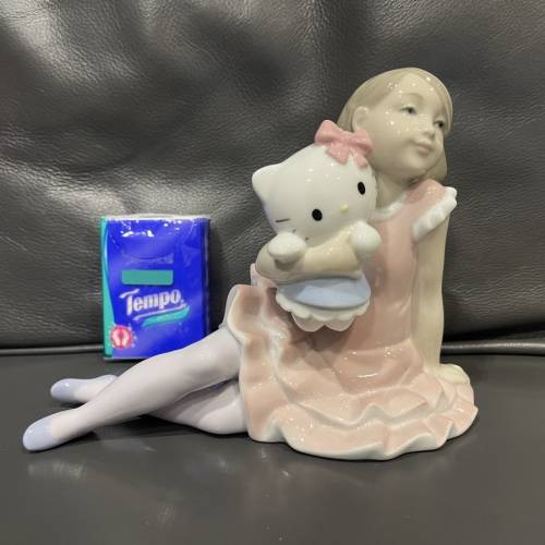 絕版西班牙hand made Nao by Lladro Hello Kitty Porcelain Figurine