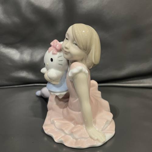 絕版西班牙hand made Nao by Lladro Hello Kitty Porcelain Figurine