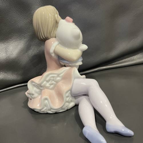 絕版西班牙hand made Nao by Lladro Hello Kitty Porcelain Figurine