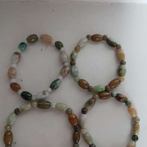 一手6條翡翠A玉手串，亦可作diy 用途，共售 300元，單一條100元，no.D3.4.25