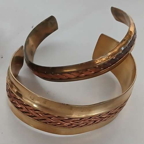 清 理存貨平售，一手5 隻銅手鈪共售150元。no.D3.4.25