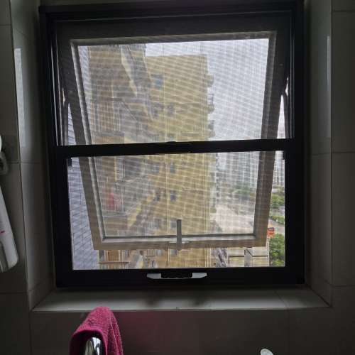 上下推拉免打孔鋼紗蚊網如圖片，尺寸: 55濶*109高cm*1只，55濶*89高cm*1只.，150蚊...