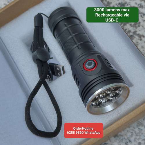 超强光手電筒3000流明. USB直接充電.配5200mAh鋰電池. Super Bright LED Flashlight