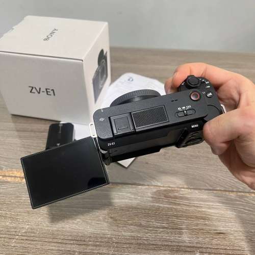 賣極少用 極新淨 行貨過保  Sony ZV-E1 zve1