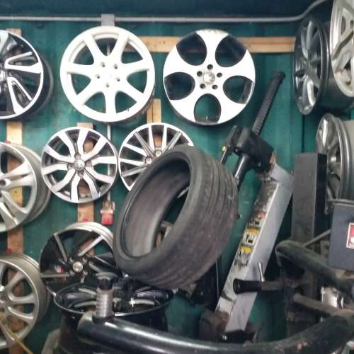 晚上換車呔 65876885 24小時換車呔 通宵換車呔 眾多size二手車呔 全新車呔 超大場地...