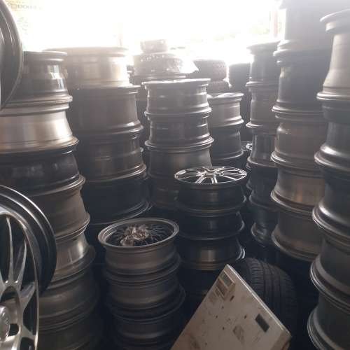 晚上換車呔 65876885 24小時換車呔 通宵換車呔 眾多size二手車呔 全新車呔 超大場地...