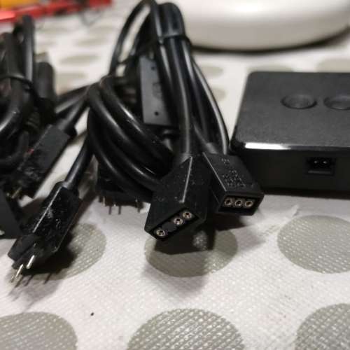 CoolerMaster RGB、ARGB 風扇控制器 3Pin  一拖三線