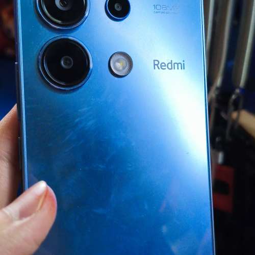 放二部手機和一平板。手快有手慢無