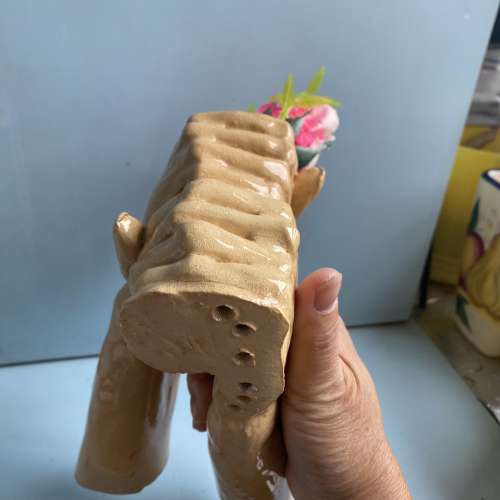 自家創作：設計，手造陶瓷花樽（花是作裝飾圖片）