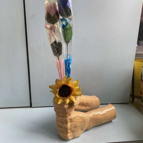 自家創作：設計，手造陶瓷花樽（花是作裝飾圖片）